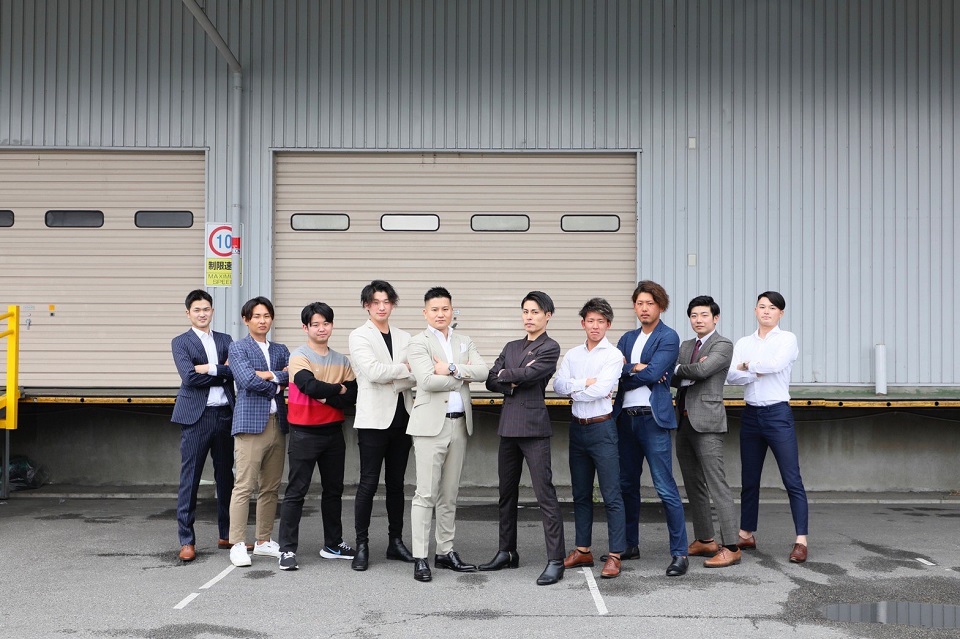 若手の起業家、事業家集団を100人創る目標を掲げる株式会社LINGsの川中子輝昂氏と仲間たち